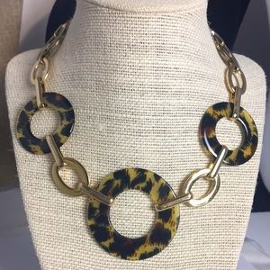 Nine West necklace gold tone links with tortoise